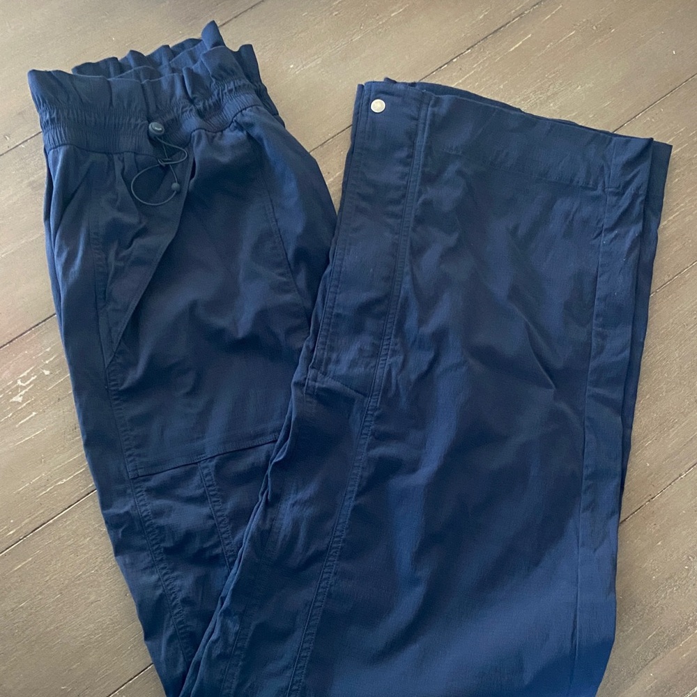 Women’s Athleta Trekkie High Rise Parachute Pant / Size: 14T / Navy Blue